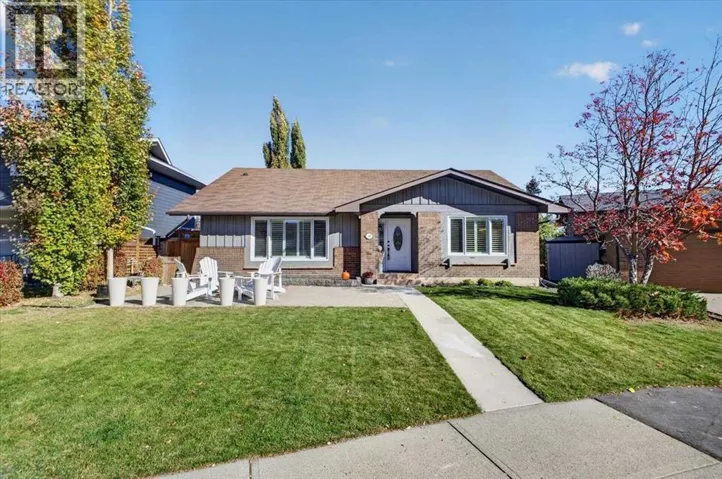 36 Lake Lucerne Close SE, Calgary, Alberta T2J3H8