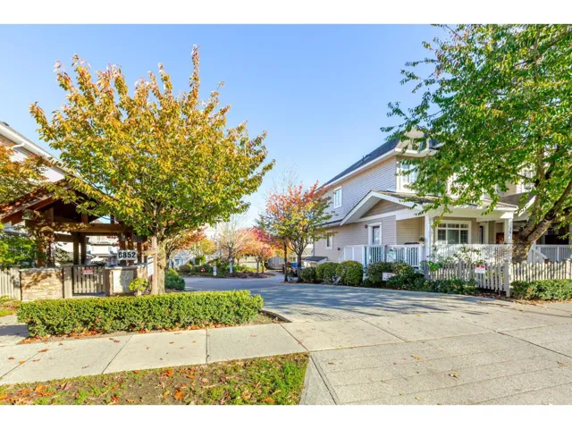 73 6852 193 STREET, Surrey, British Columbia V4N0C8