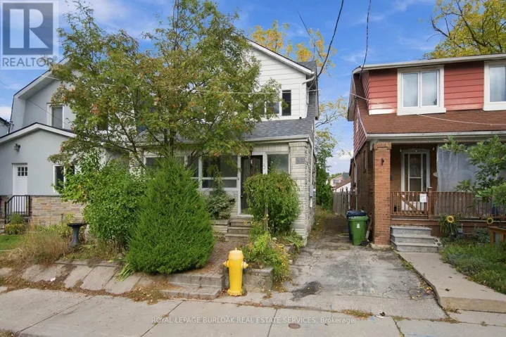 52 CRAYDON AVENUE, Toronto (Mount Dennis), Ontario M6M2C7