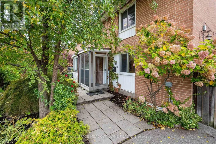 2600 CONSTABLE ROAD, Mississauga (Clarkson), Ontario L5J1W2