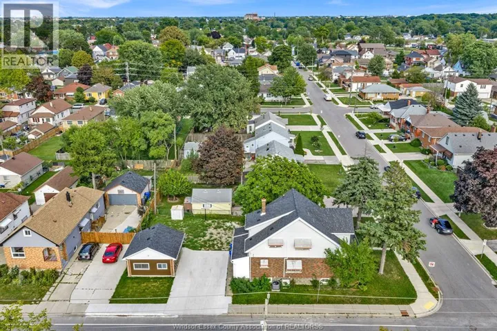 306 FOCH, Windsor, Ontario N8X2V9