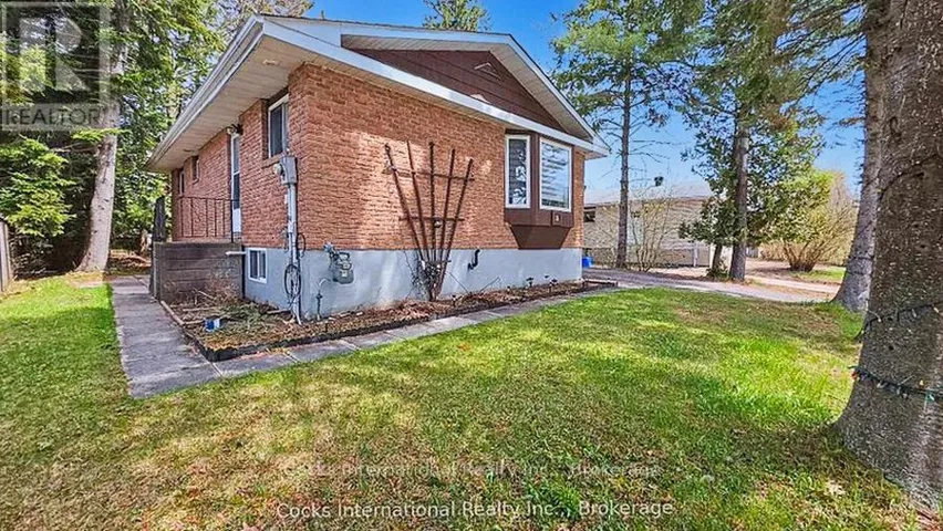 36 SUSAN STREET W, Huntsville, Ontario P1H1X2