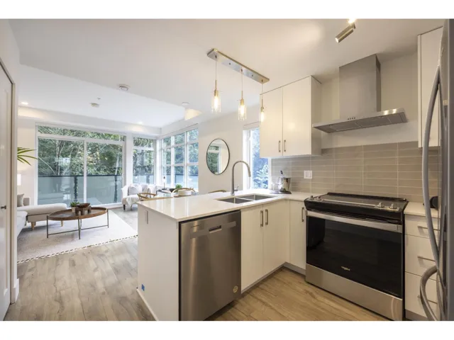32 6328 KING GEORGE BOULEVARD, Surrey, British Columbia V3X0L4