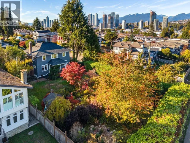 5558 LAUREL STREET, Burnaby, British Columbia V5G1N2