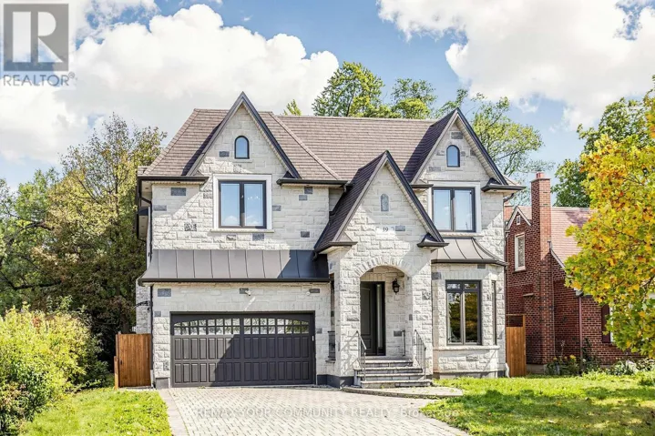 39 MOORE PARK AVENUE, Toronto (Newtonbrook West), Ontario M2M1M8