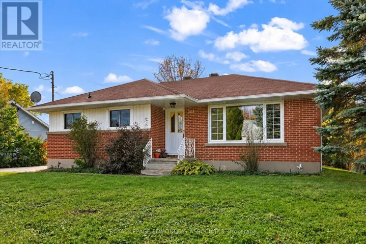 566 CATHERINE STREET S, Pembroke, Ontario K8A1W3