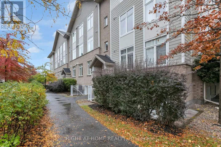 E - 318 EVEREST PRIVATE, Ottawa, Ontario K1G4E3