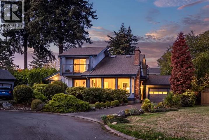 4246 Maimie Pl, Saanich, British Columbia V8N5T4