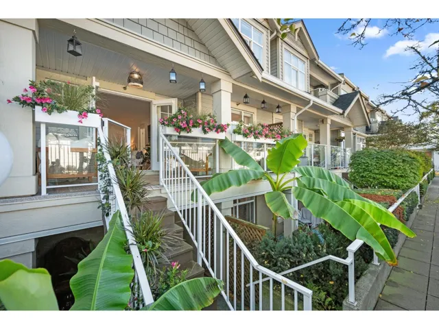 203 15621 MARINE DRIVE, White Rock, British Columbia V4B1E1