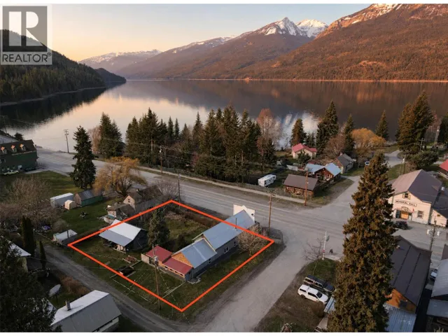 124 LAKE Avenue, Silverton, British Columbia V0G1S0