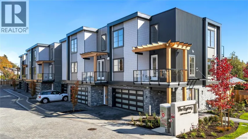 11 2590 Penrhyn St, Saanich, British Columbia V8N1G3