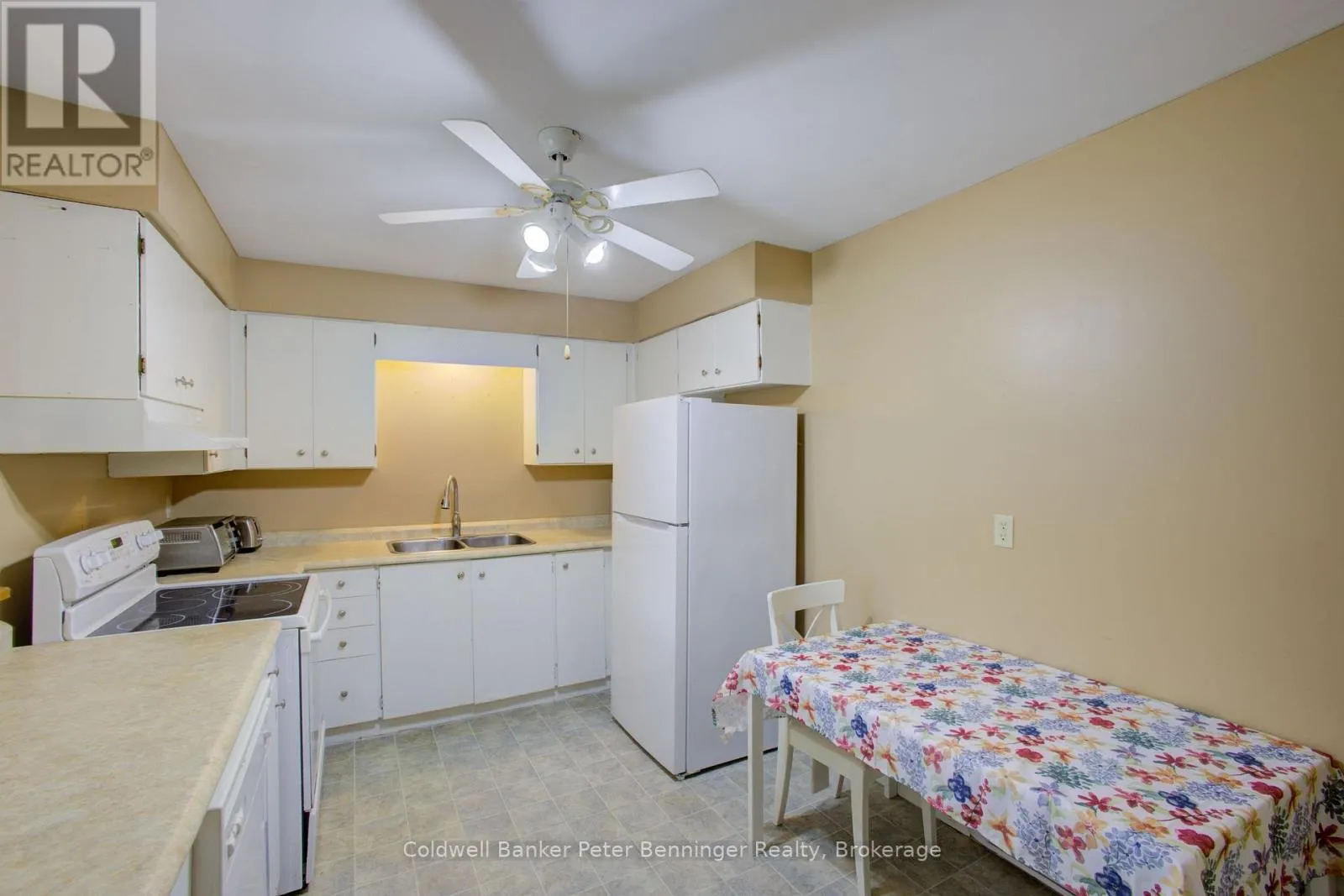 Eat-in Kitchen