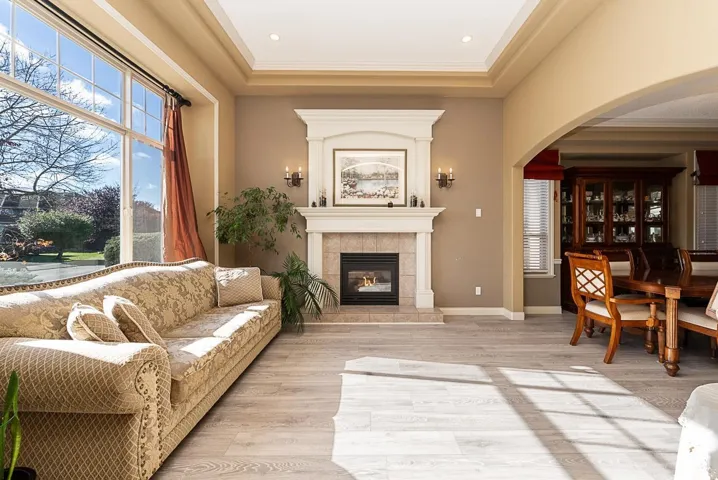 15871 110 AVENUE, Surrey, British Columbia V4N5E9