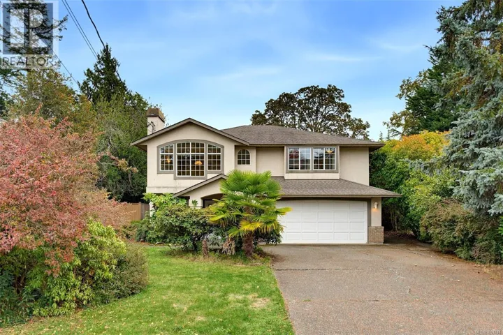 975 Annie St, Saanich, British Columbia V8X3G1