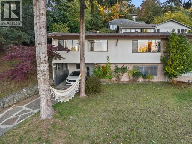 1941 CHARLES STREET, Port Moody, British Columbia V3H2M4
