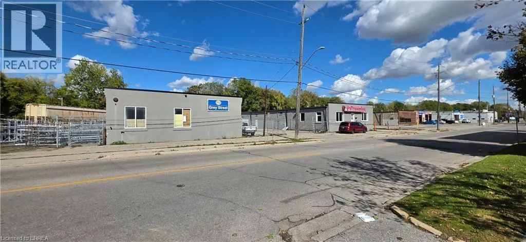 112 GREY Street Unit# 4, Brantford, Ontario N3S4V9