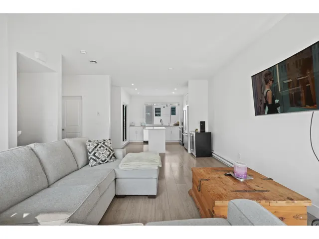 8 16433 19TH AVENUE, Surrey, British Columbia V4A9M5