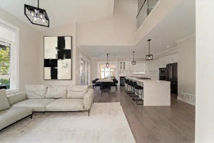 17033 FRASER HIGHWAY, Surrey, British Columbia V4N6V2