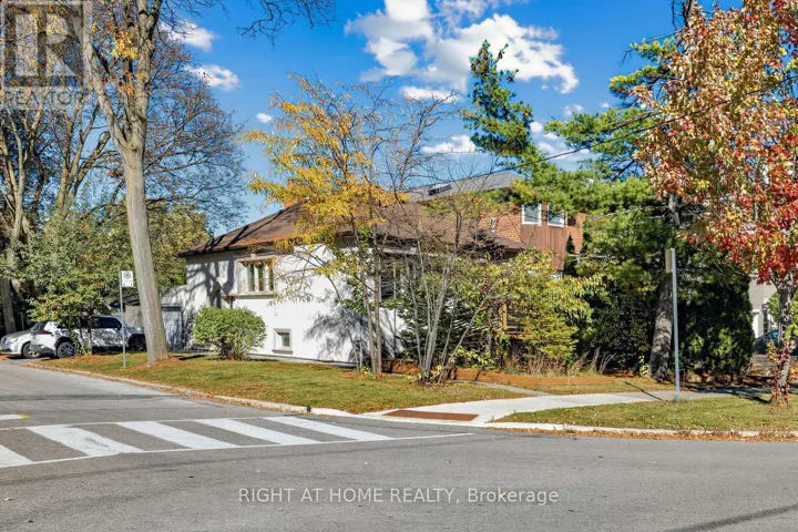 44 CONNAUGHT AVENUE, Toronto (Newtonbrook West), Ontario M2M1G6