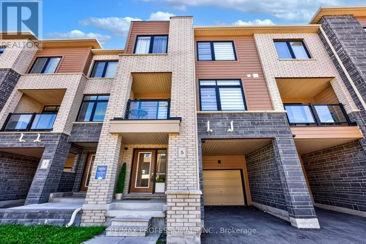 5 DELANO WAY, Newmarket (Woodland Hill), Ontario L3X0L1