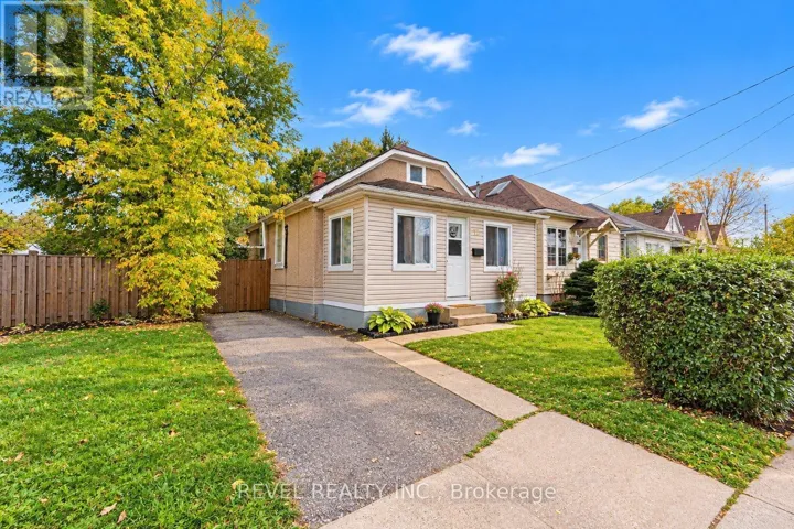12 MERIGOLD STREET, St. Catharines (Western Hill), Ontario L2S2N3