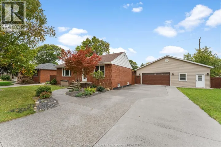 2505 Virginia Park AVENUE, Windsor, Ontario N9E2B5