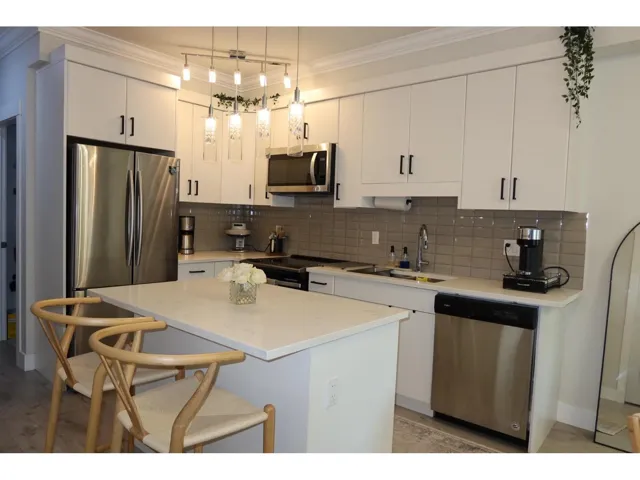 310 13799 101 AVENUE, Surrey, British Columbia V3T0N9