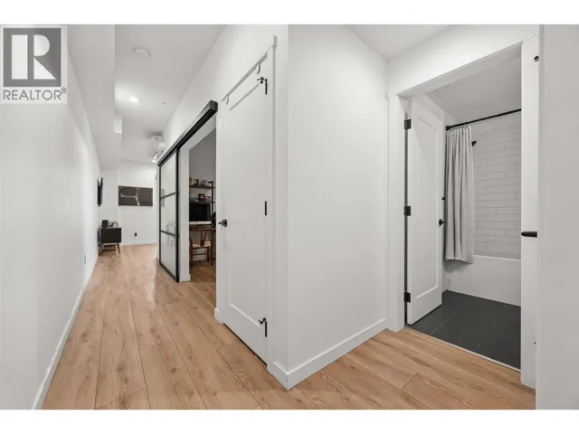 660 Cawston Avenue Unit# 311, Kelowna, British Columbia V1Y9M1
