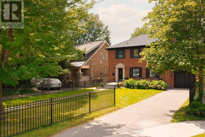 10 QUEENS AVENUE, Toronto (Mimico), Ontario M8V2N1