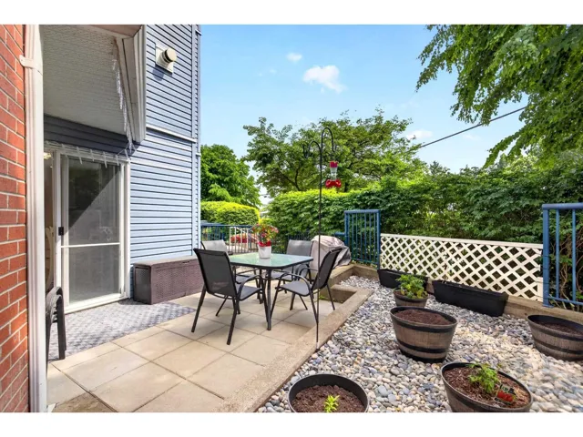 101 20245 53 AVENUE, Langley, British Columbia V3A2V2