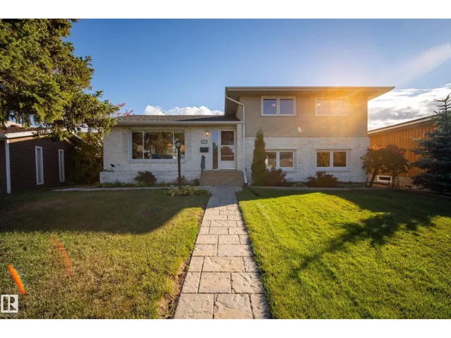 9011 157 ST NW, Edmonton, Alberta T5R2A6