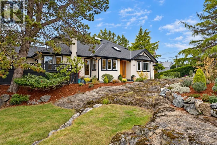 901 Foul Bay Rd, Victoria, British Columbia V8S4H9