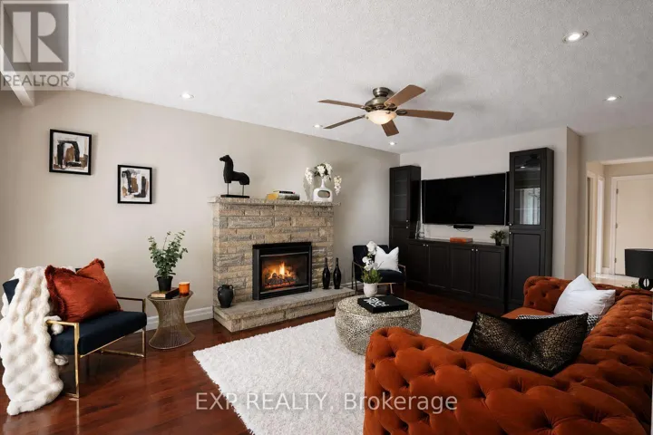 74 HENDERSON DRIVE, Whitby (Pringle Creek), Ontario L1N7Y8