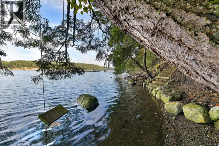 706 Horton Bay Rd, Mayne Island, British Columbia V0N2J2
