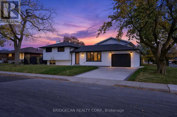 4 BERMUDA COURT, Hamilton (Rolston), Ontario L9C2J8