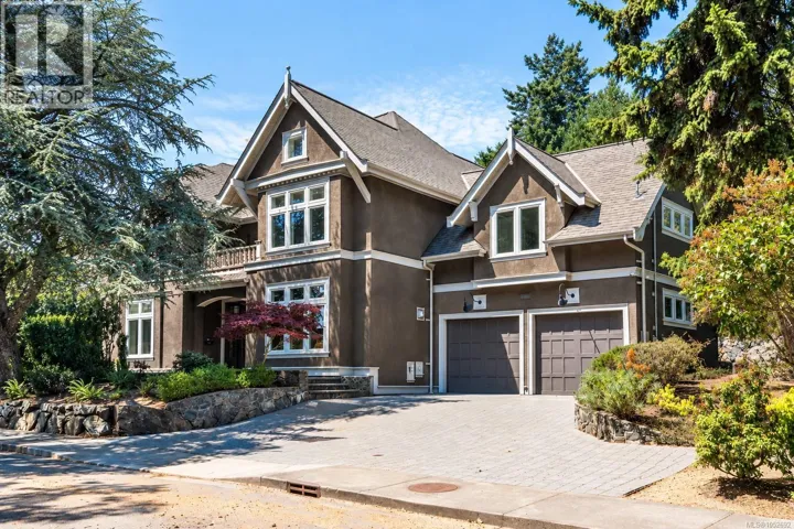 1568 Montgomery Ave, Victoria, British Columbia V8S1T6