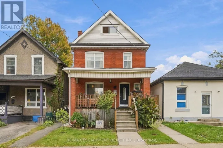 32 OAK AVENUE, Hamilton (Landsdale), Ontario L8L5M8