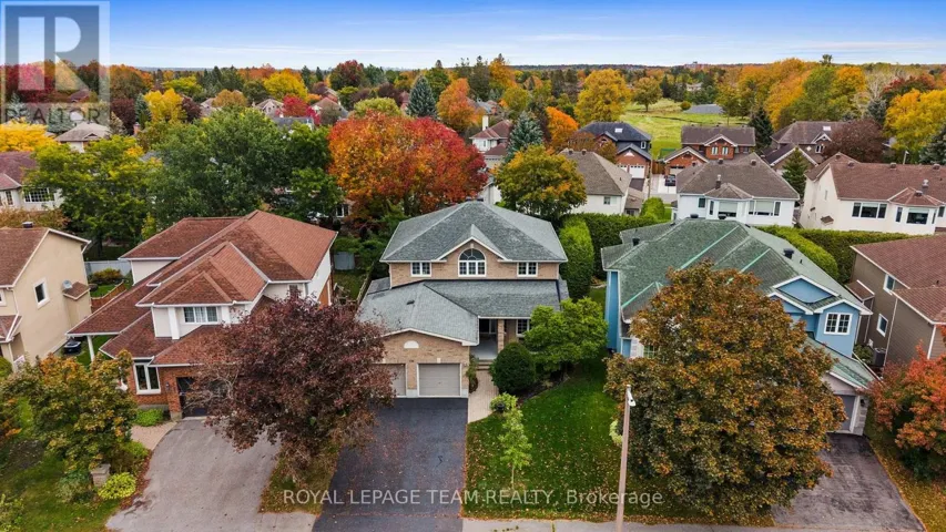 136 SHAUGHNESSY CRESCENT, Ottawa, Ontario K2K2N3