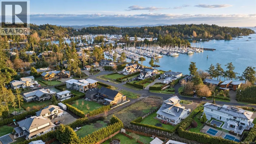 10724 Bayfield Rd, North Saanich, British Columbia V8L5S7