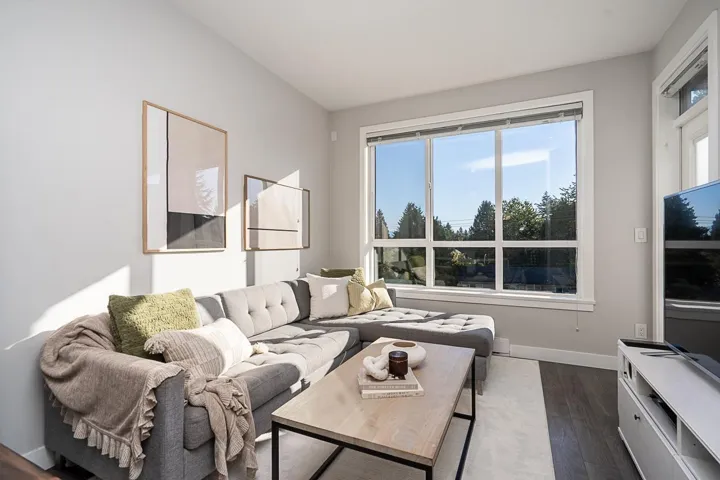 405 15388 105 AVENUE, Surrey, British Columbia V3R0C4