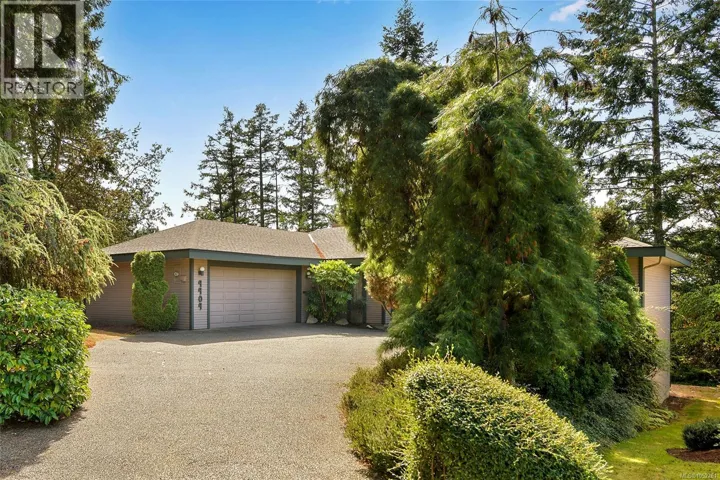 4404 Meadowood Pl, Saanich, British Columbia V8X4V7