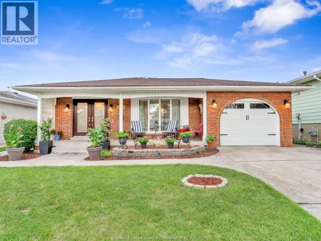 9975 HOLLY CRESCENT, Windsor, Ontario N8R1Y6