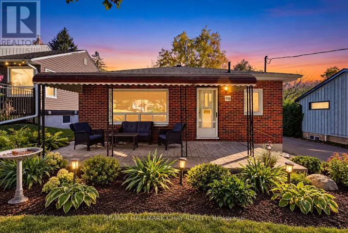 90 ROXBOROUGH ROAD, Newmarket (Gorham-College Manor), Ontario L3Y3L2