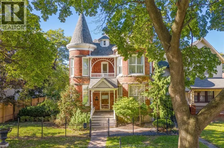 719 VICTORIA, Windsor, Ontario N9A4N3
