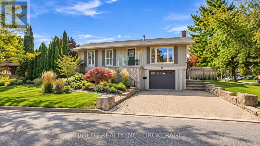 15 THE CEDARS STREET, St. Catharines (Vine/Linwell), Ontario L2M6M7