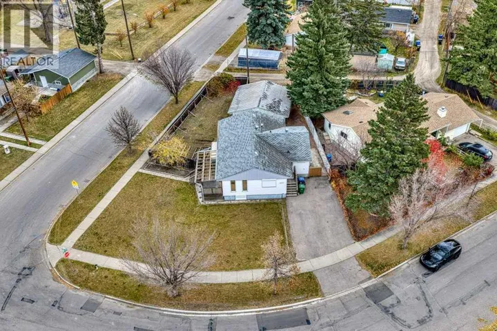 8528 Bowglen Road NW, Calgary, Alberta T3B2T3