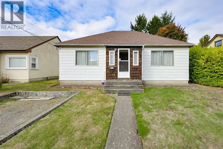 948 Dunsmuir Rd, Esquimalt, British Columbia V9A5C3