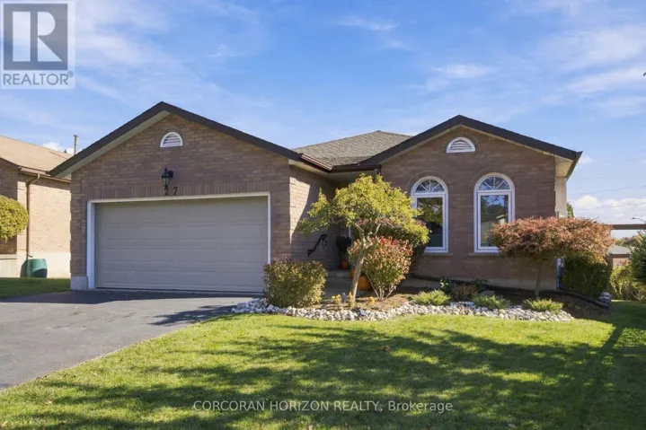 27 COSTAIN COURT, Kitchener, Ontario N2N3A5