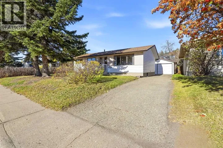 5404 46 Avenue, Lacombe, Alberta T4L1N1