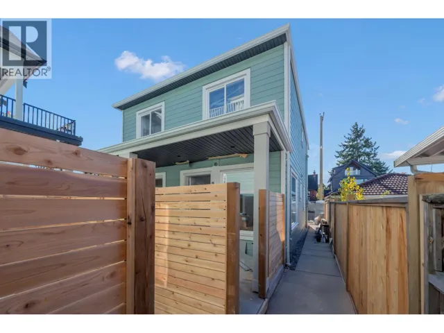 1 2552 DUNDAS STREET, Vancouver, British Columbia V5K1P8